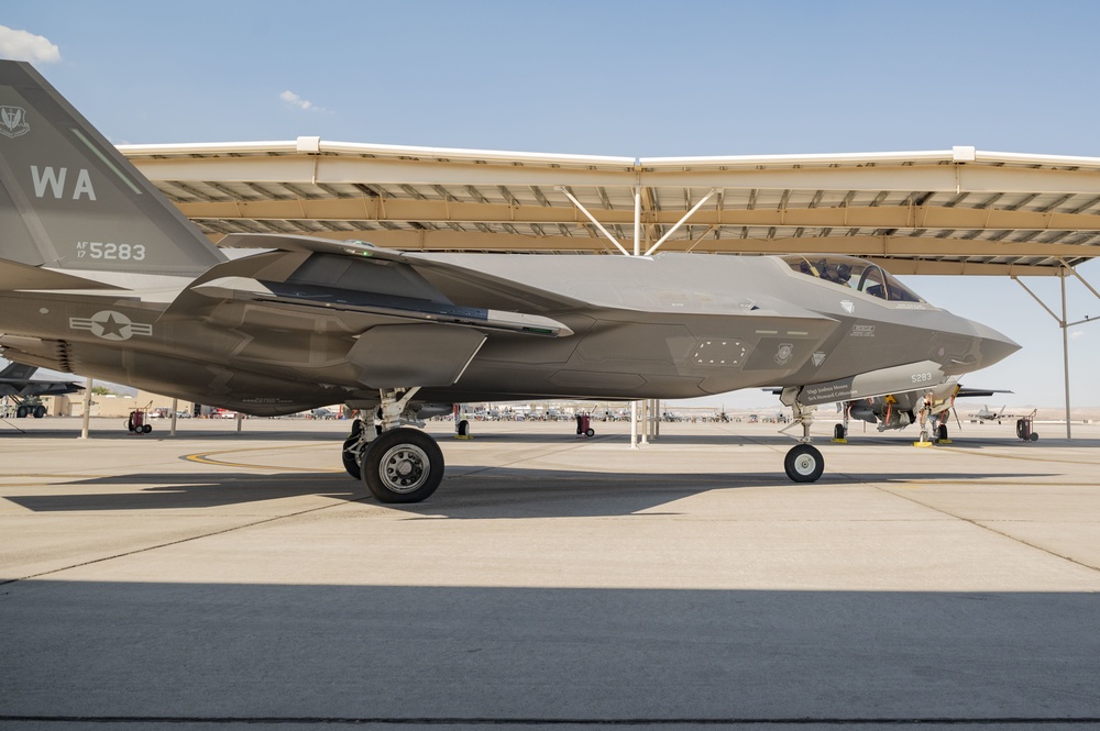 F-35 pilots ‘punish’ blue air