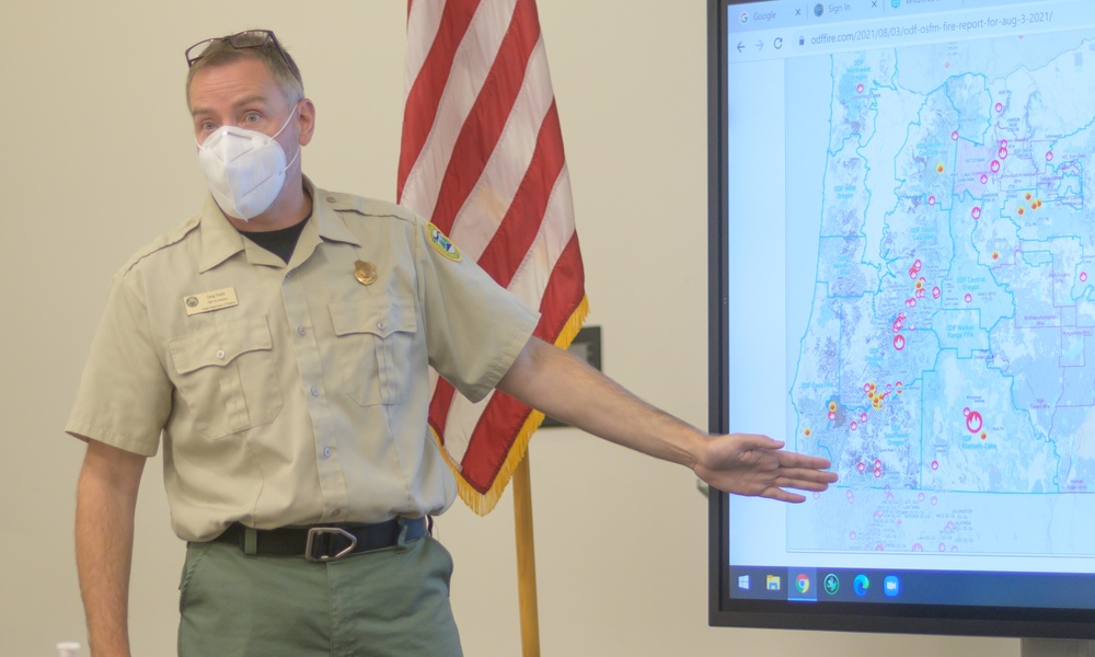 U.S. Secretary of Agriculture meets with Oregon officials