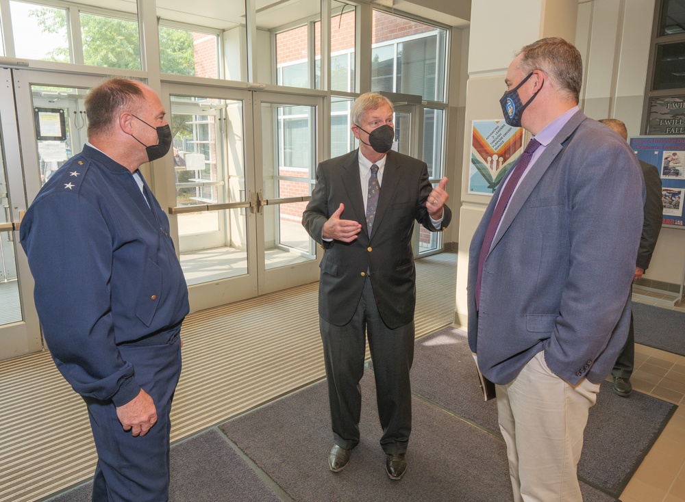U.S. Secretary of Agriculture meets with Oregon officials