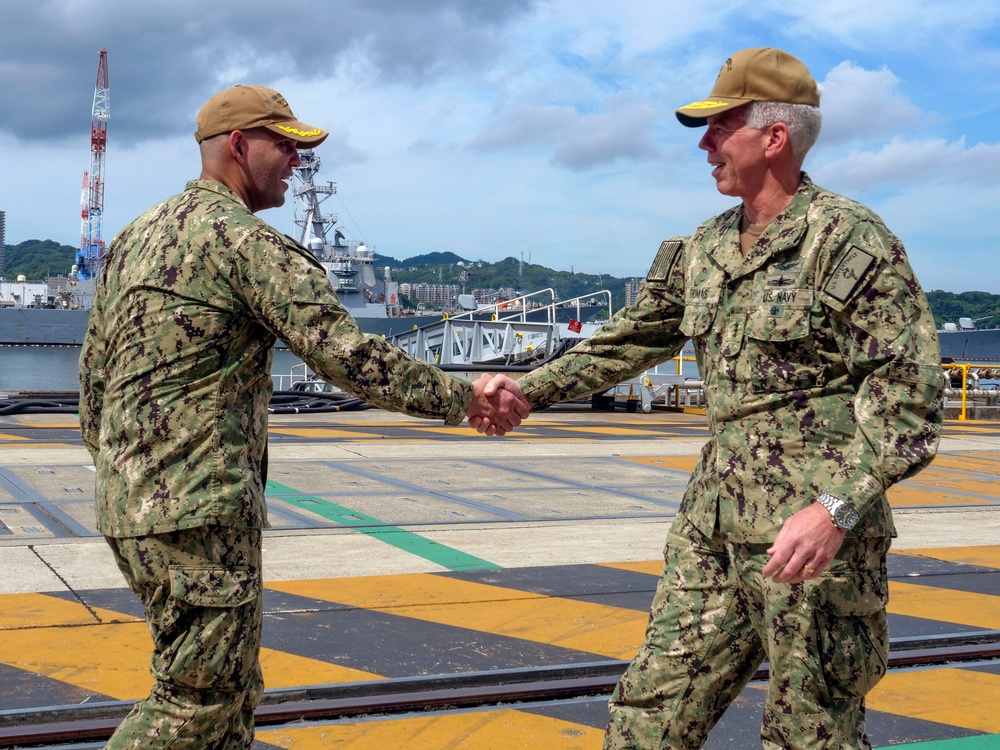 C7F Commander Visits USS Connecticut