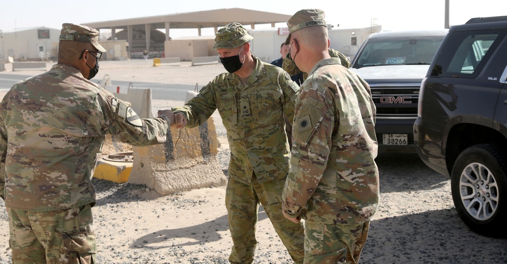 Australian Maj. Gen. Chris Field visits Camp Buehring