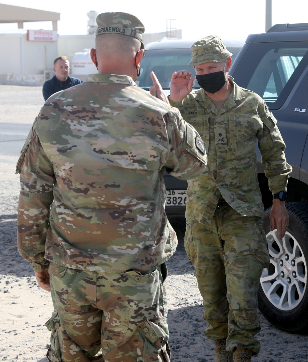 Australian Maj. Gen. Chris Field visits Camp Buehring