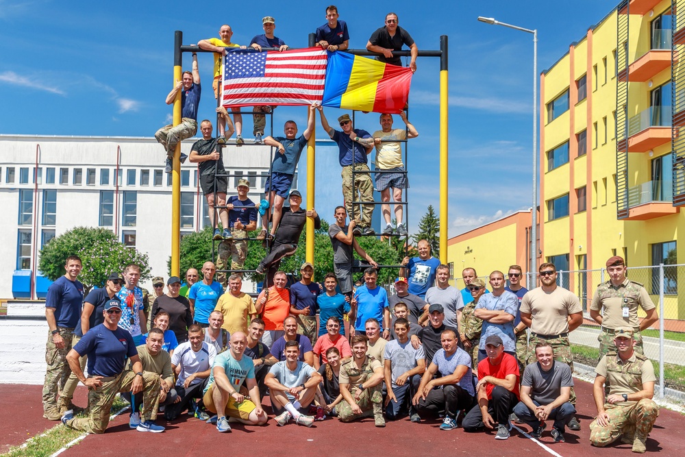 American and Romanian Reserve service members pose for a photo