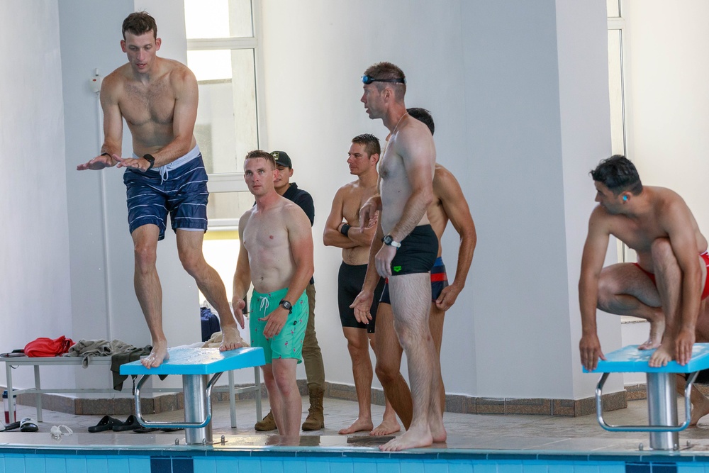 American Reserve service members train Romanian Reserve service members on the water obstacle course