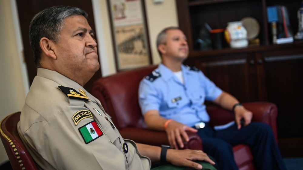 Italian Brig. Gen. Salvatore Russo visits IADC