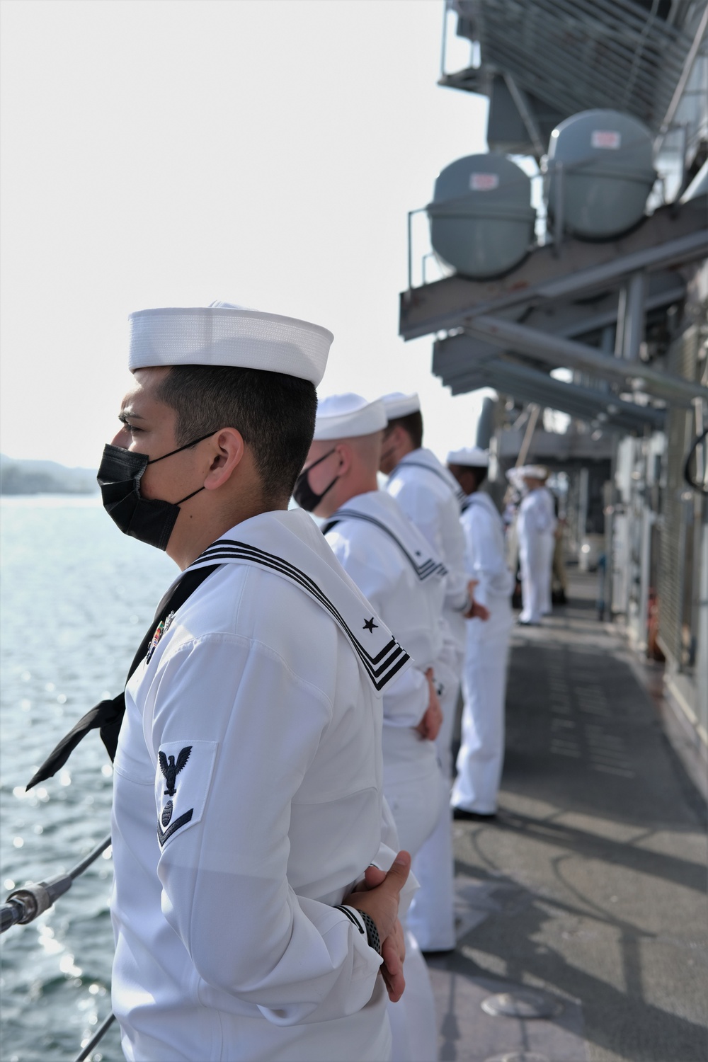 USS Lake Champlain (CG 57) Sailors Man The Rails