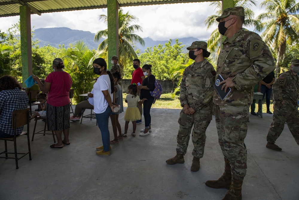 Strengthening partnerships: JTF-B medical members provide care to locals in Atlántida, Honduras