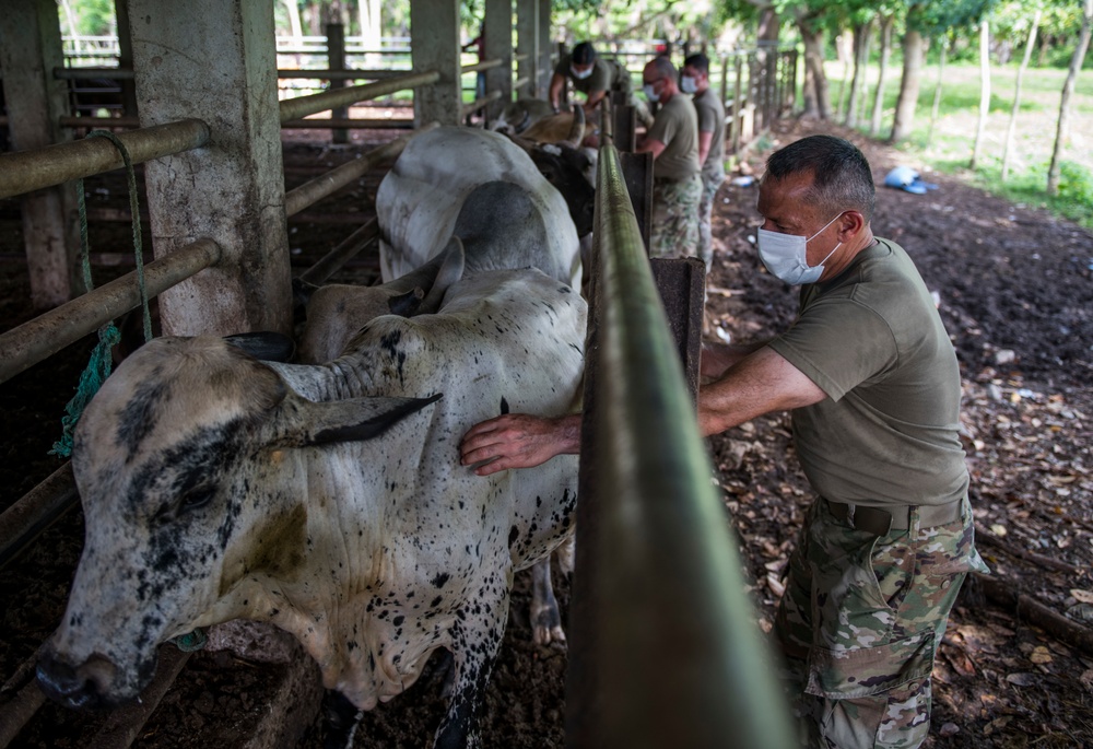 Strengthening partnerships: JTF-B medical members provide care to locals in Atlántida, Honduras