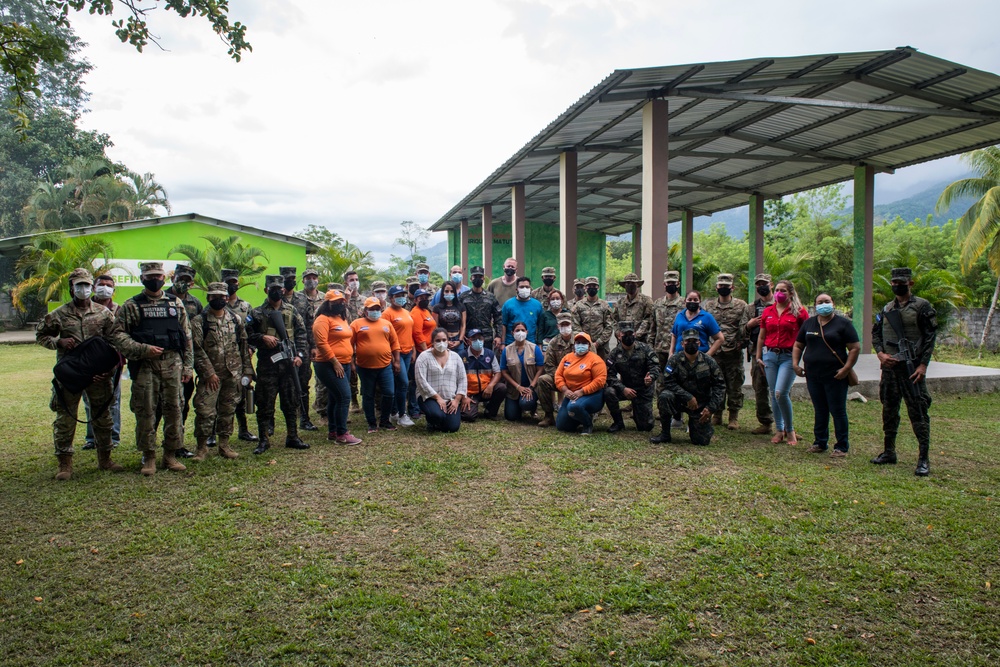 Strengthening partnerships: JTF-B medical members provide care to locals in Atlántida, Honduras