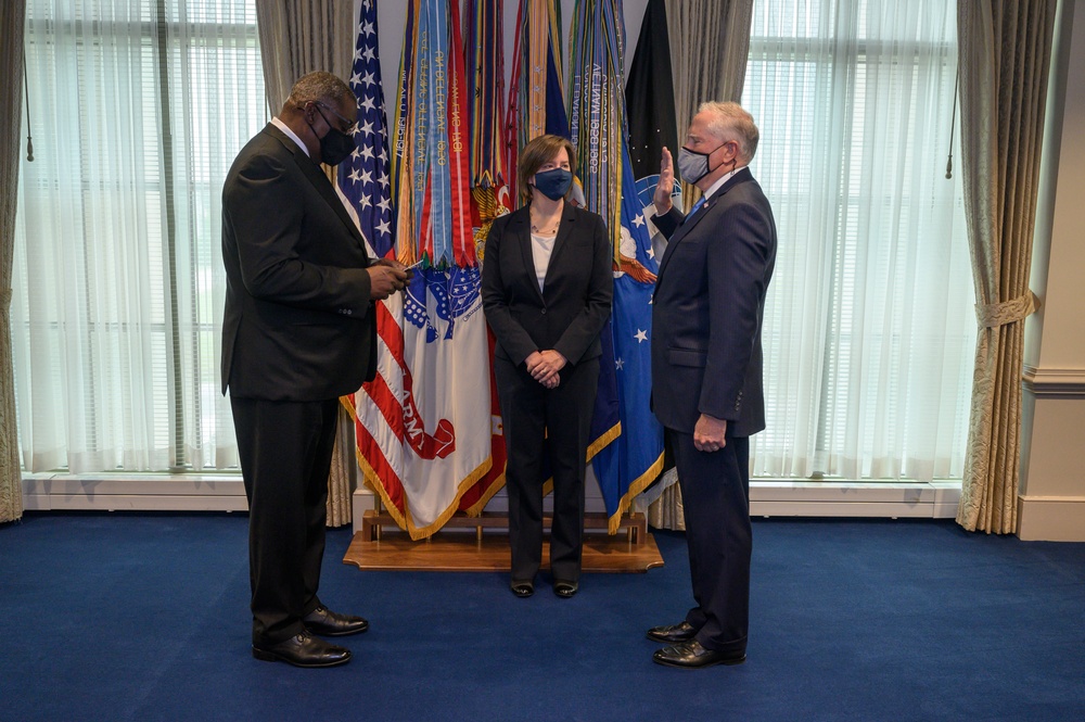 SD swears in SECAF Kendall