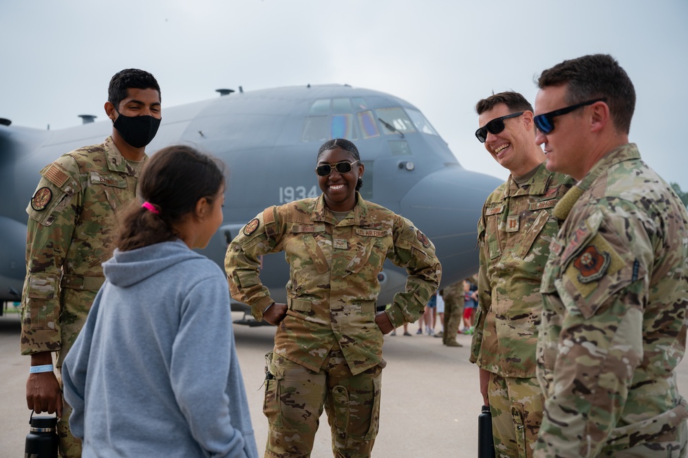 AFSOC Airmen connect with airshow attendees