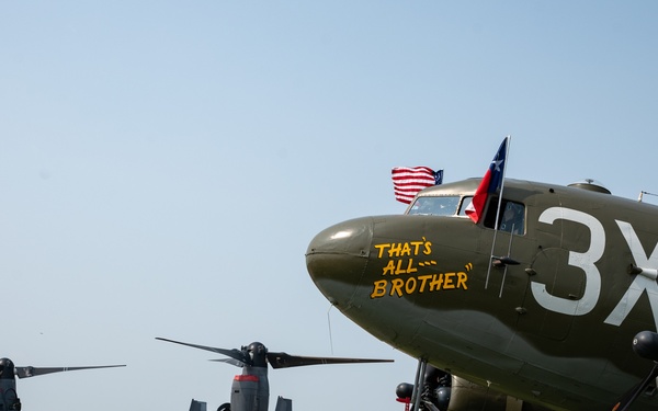 AFSOC Airmen connect with airshow attendees