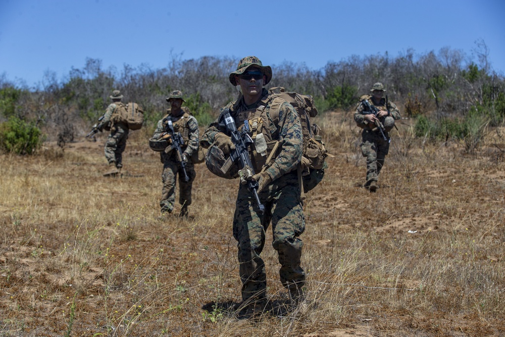 4th MarDiv Marines compete during rifle squad competition