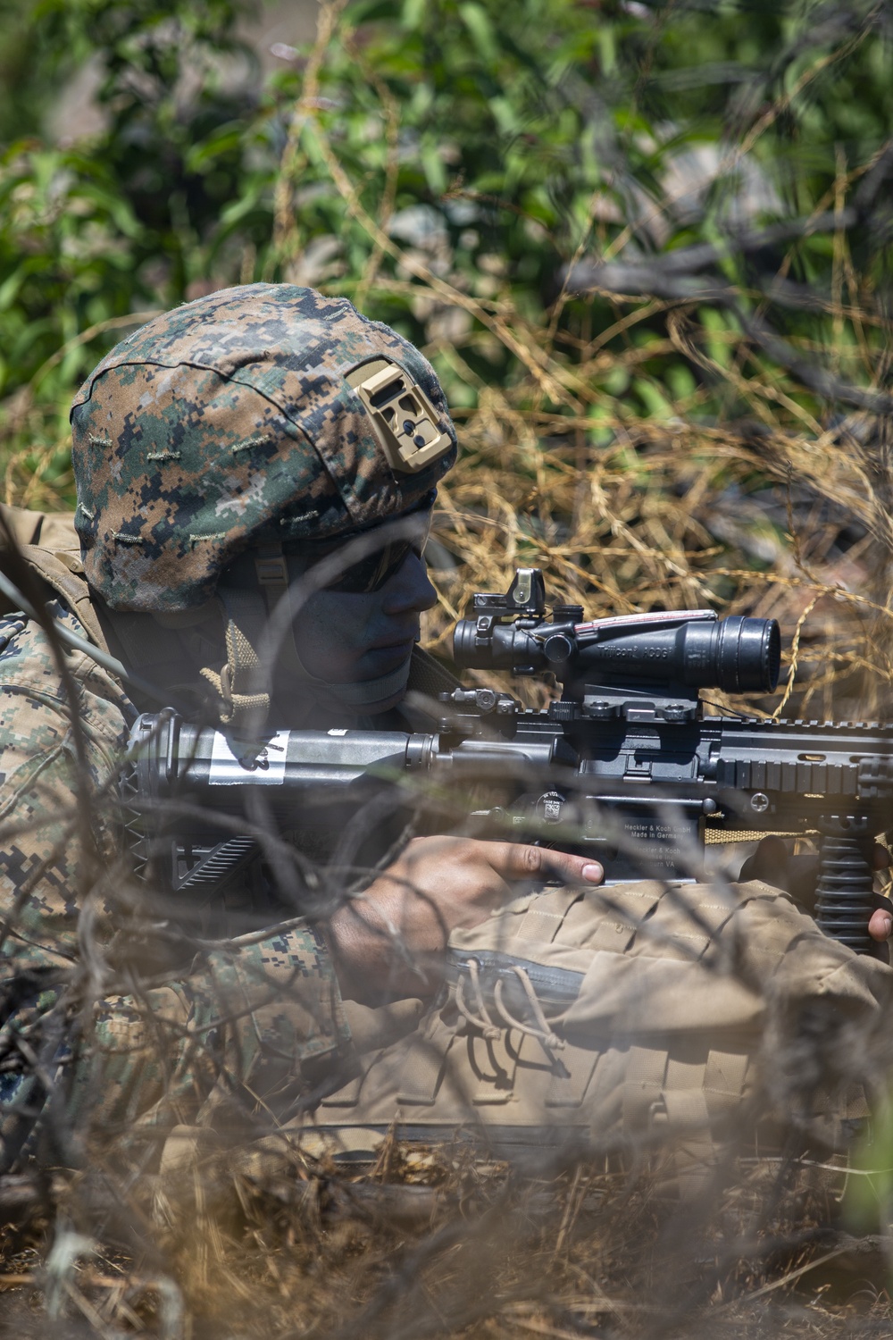 4th MarDiv Marines compete during rifle squad competition