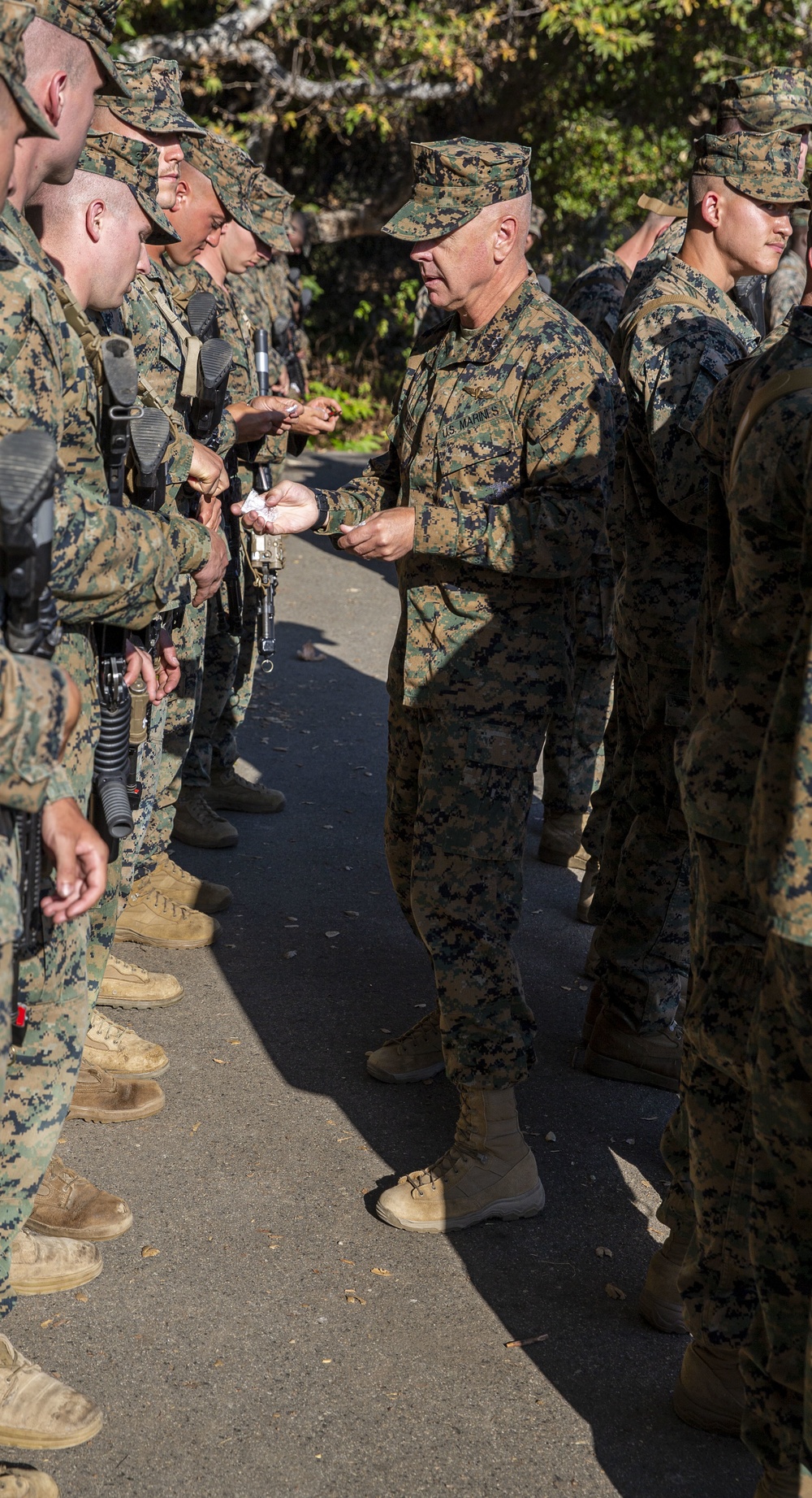 4th MarDiv commanding general visits Reserve Marines on Pendleton