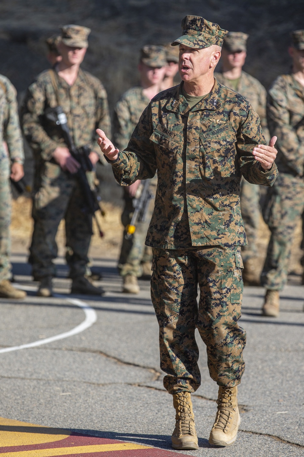 4th MarDiv commanding general visits Reserve Marines on Pendleton