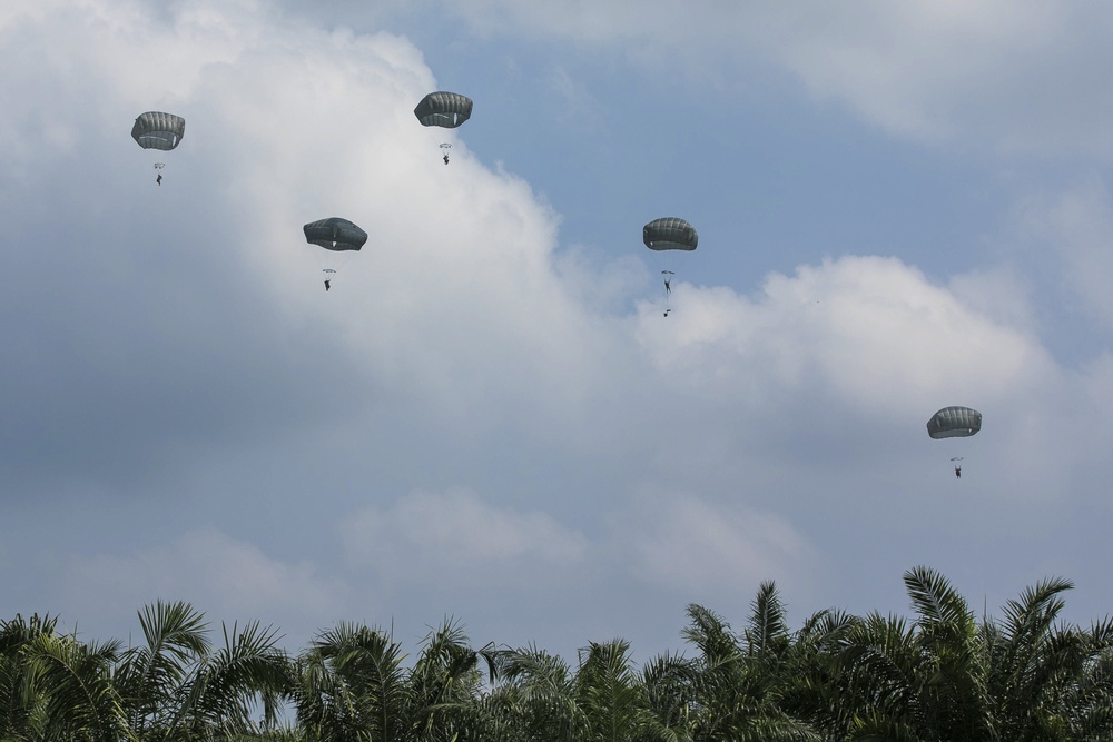 82nd Airborne conducts JFEO with TNI in Indonesia