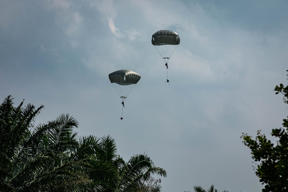 82nd Airborne conducts JFEO with TNI in Indonesia