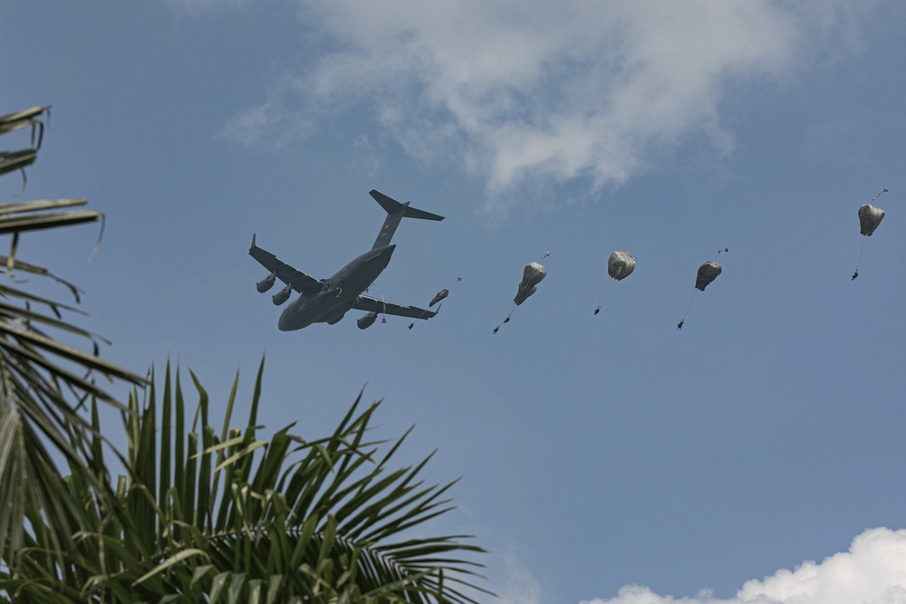 82nd Airborne conducts JFEO with TNI in Indonesia