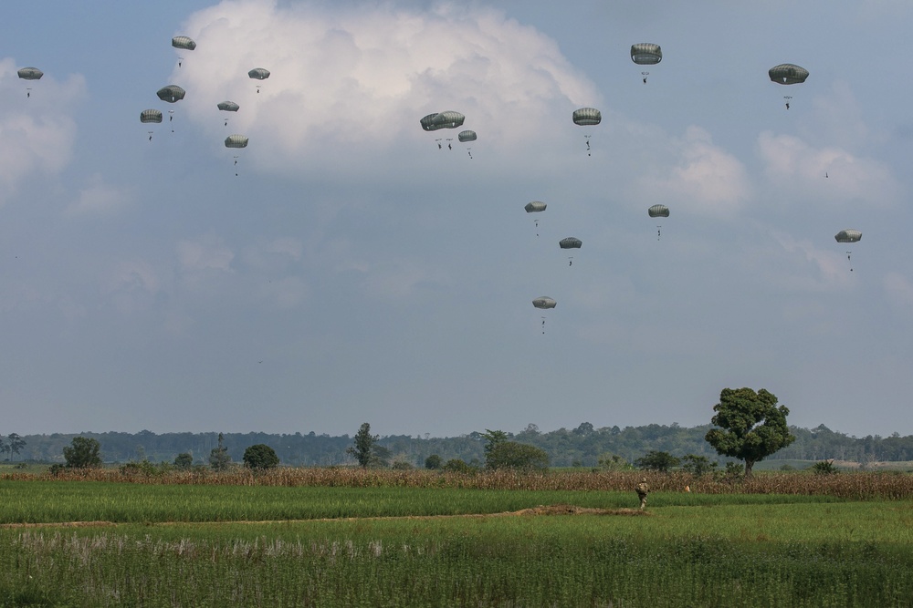 82nd Airborne conducts JFEO with TNI in Indonesia