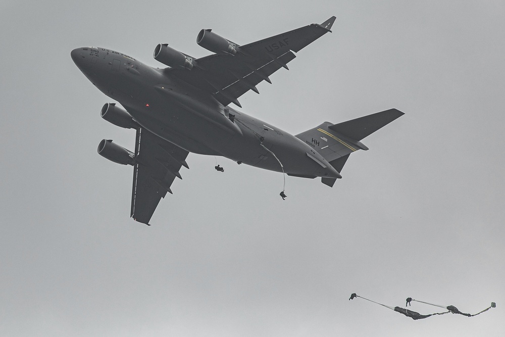 82nd Airborne conducts JFEO with TNI in Indonesia