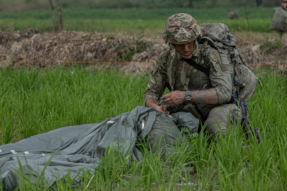 82nd Airborne conducts JFEO with TNI in Indonesia