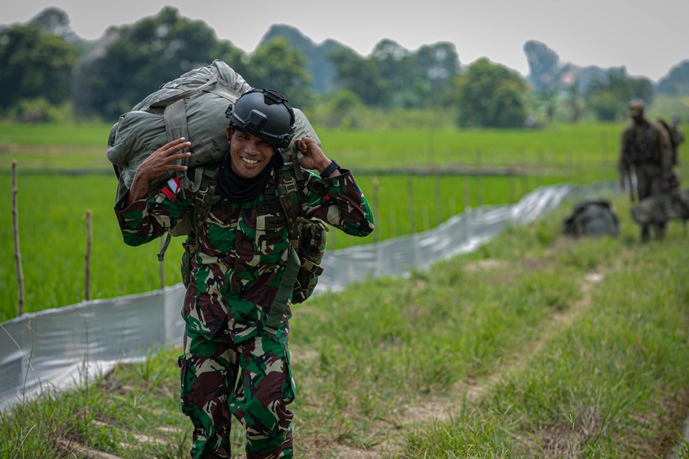 82nd Airborne conducts JFEO with TNI in Indonesia