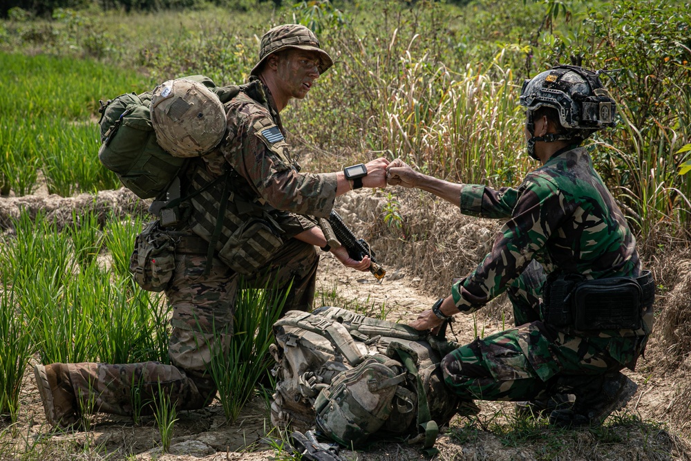 82nd Airborne conducts JFEO with TNI in Indonesia