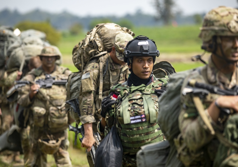 82nd Airborne conducts JFEO with TNI in Indonesia