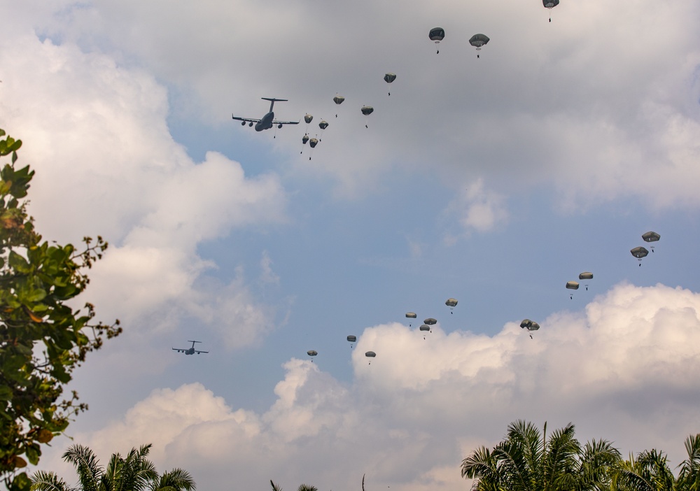 82nd Airborne conducts JFEO with TNI in Indonesia