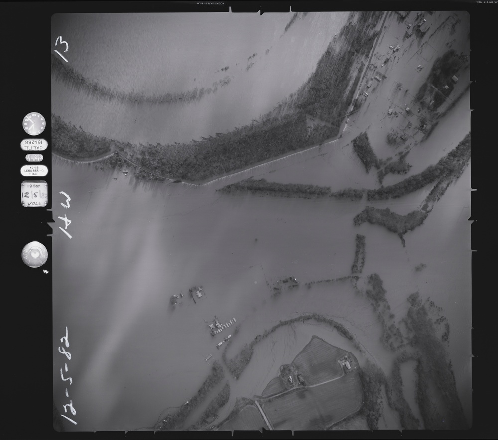 083280.123 - Big Island Mapping -- Barge Pileup @ Dam 2 -- Jacksonport Flood -- Black River Flooding -- Crystal Hill Tornado -- Lock &amp; Dam Highwater.332.1