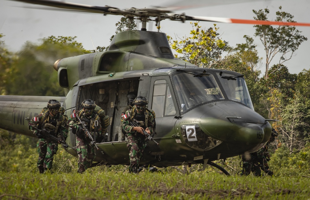 1-21 IN and TNI Air Assault at Garuda Shield 21