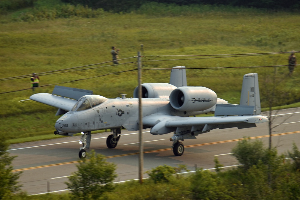 ‘That was smooth as hell’: Watch the USAF land an A-10 on a public highway