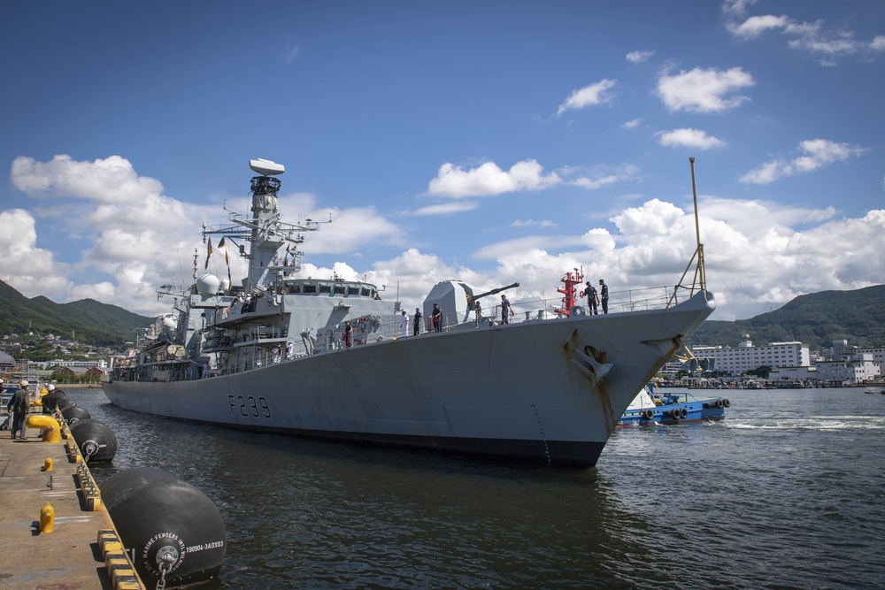 HMS Richmond (F239) arrives at CFAS