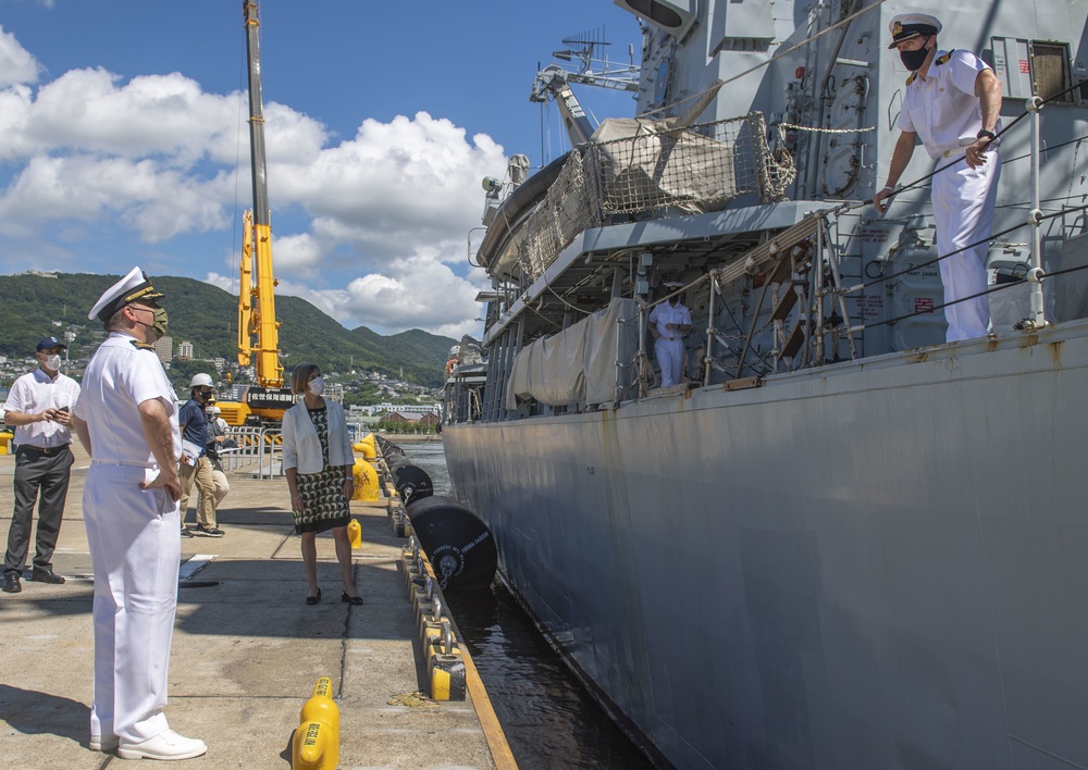 HMS Richmond (F239) arrives at CFAS