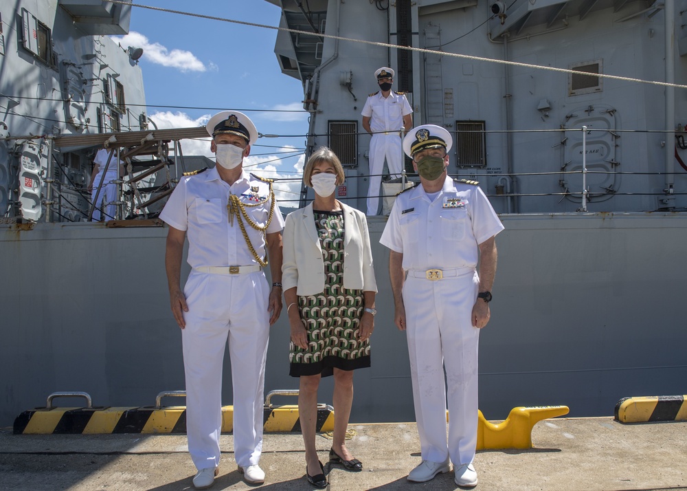 HMS Richmond (F239) arrives at CFAS