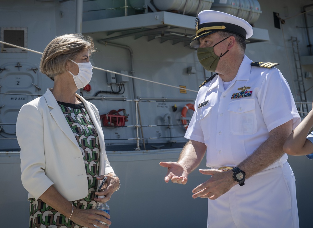 HMS Richmond (F239) arrives at CFAS