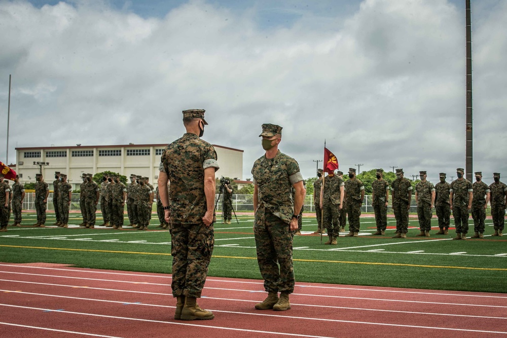 3d MLG Commanding General presents Navy and Marine Corps Medal to Sergeant Major David M. Potter