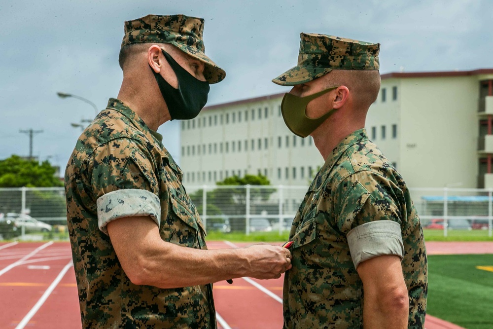 3d MLG Commanding General presents Navy and Marine Corps Medal to Sergeant Major David M. Potter