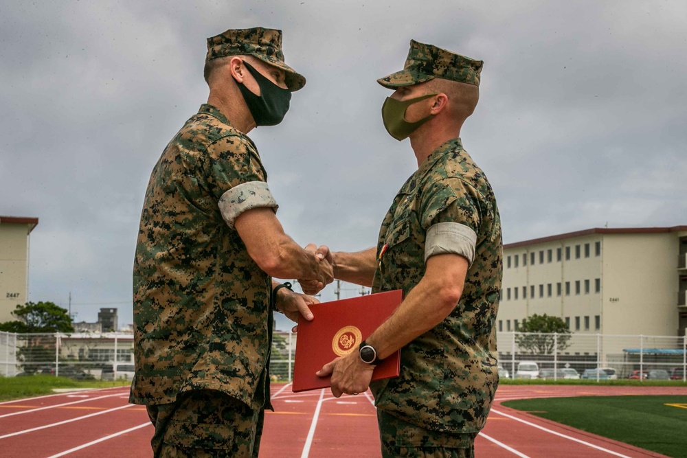 3d MLG Commanding General presents Navy and Marine Corps Medal to Sergeant Major David M. Potter