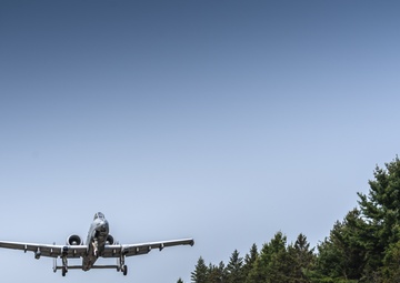 Air Force exercises unprecedented aircraft landing, rearming on active U.S. highway