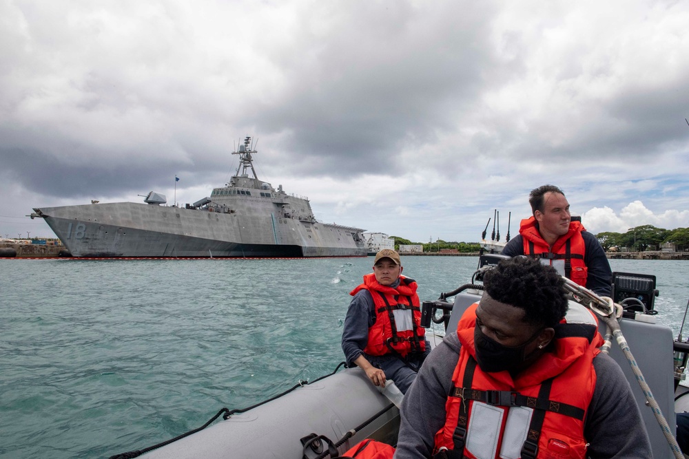 USS Charleston (LCS 18) meet up with USNS Millinocket (T-EPF 3)