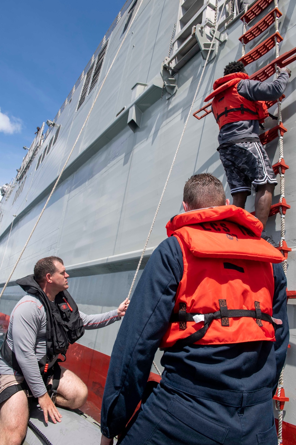 USS Charleston (LCS 18) meet up with USNS Millinocket (T-EPF 3)