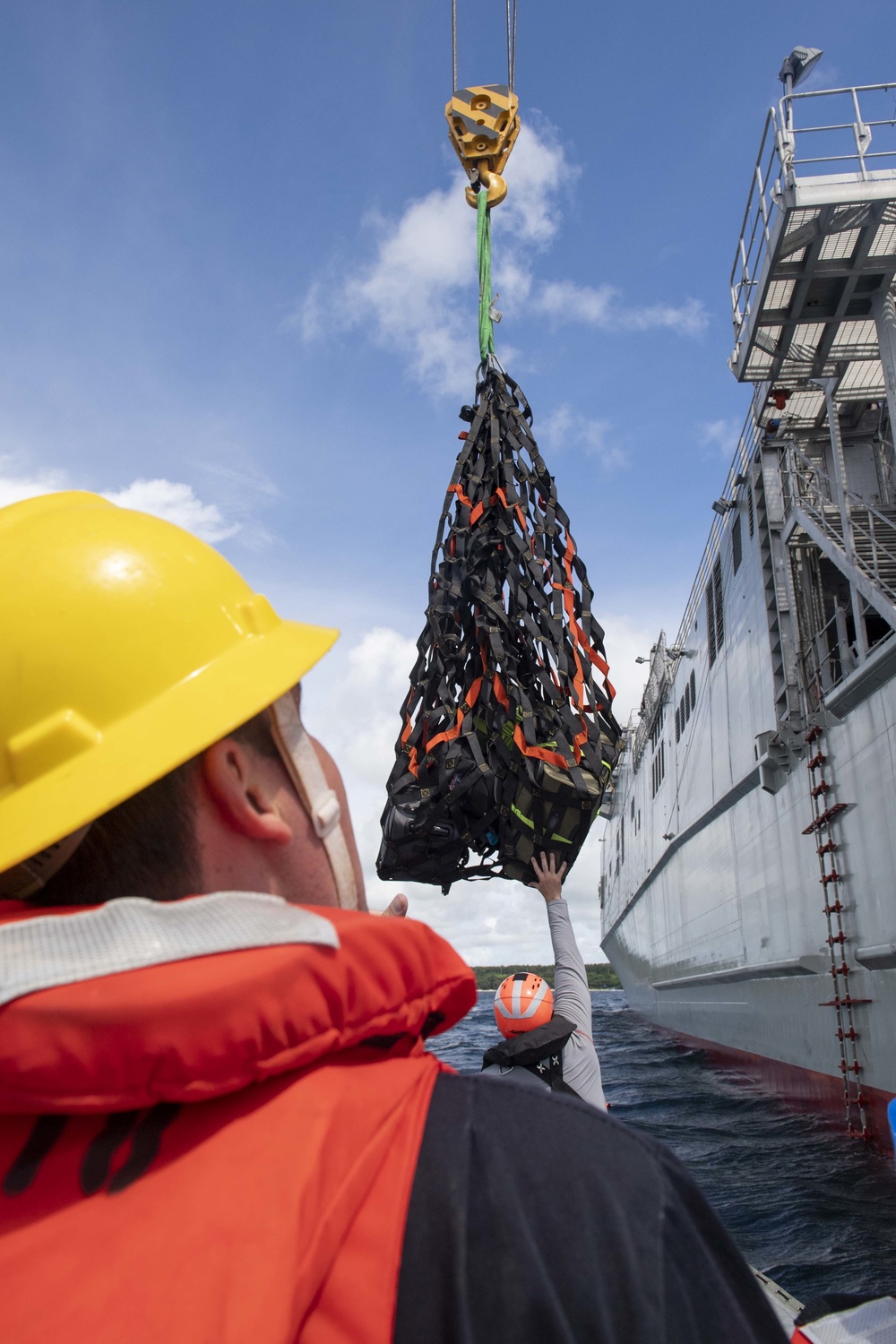 USS Charleston (LCS 18) meet up with USNS Millinocket (T-EPF 3)