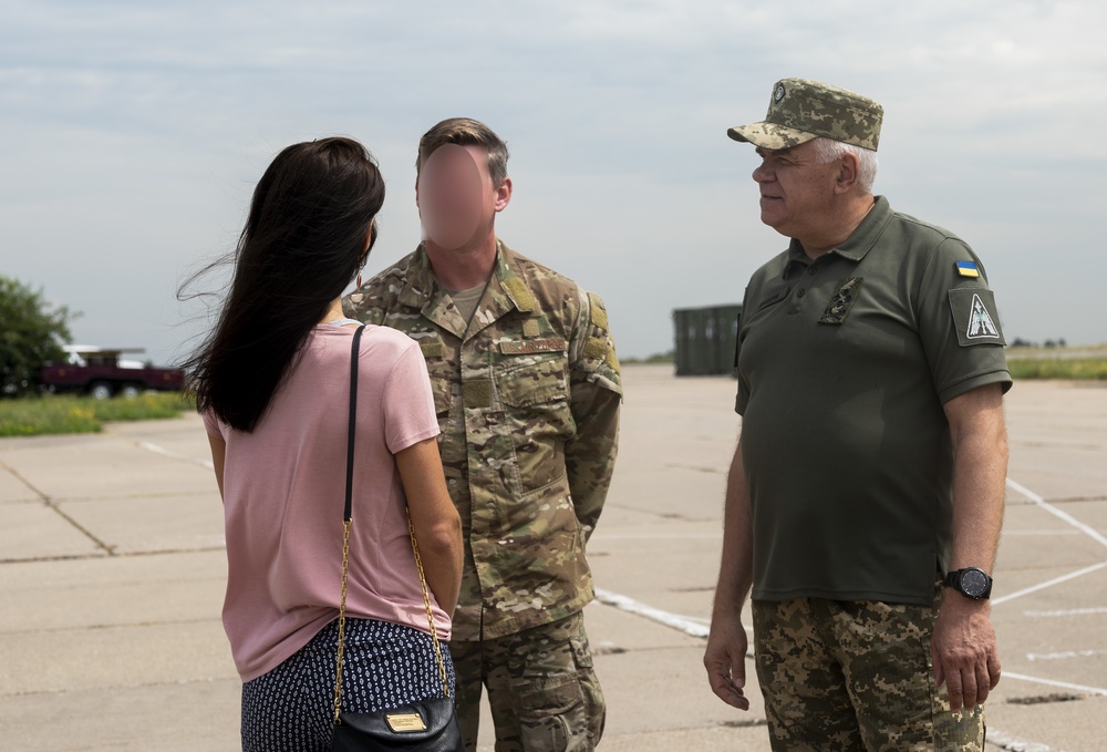 Colonel General Serhii Drozdov and Vinnytsia Oblast Governor Serhiy Borzov welcome the 352d Special Operations Forces to Ukraine
