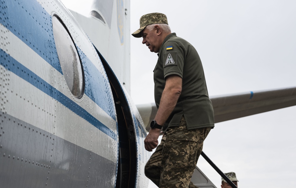 Colonel General Serhii Drozdov and Vinnytsia Oblast Governor Serhiy Borzov welcome the 352d Special Operations Forces to Ukraine