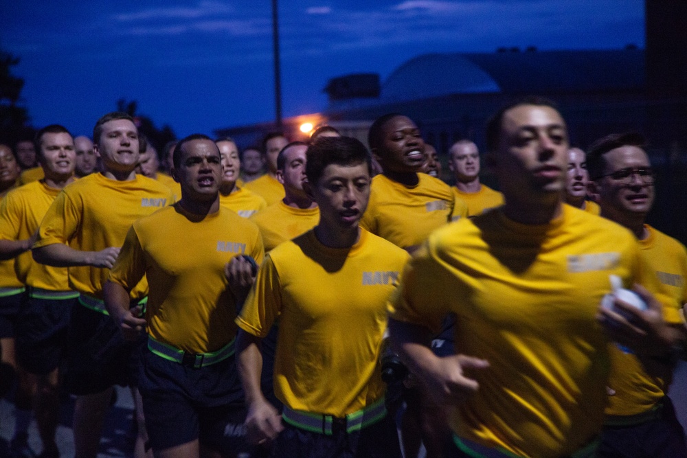 210804-N-YF306-0049 NEWPORT, R.I. (Aug. 4, 2021) Officer Candidates Run During Physical Fitness Training