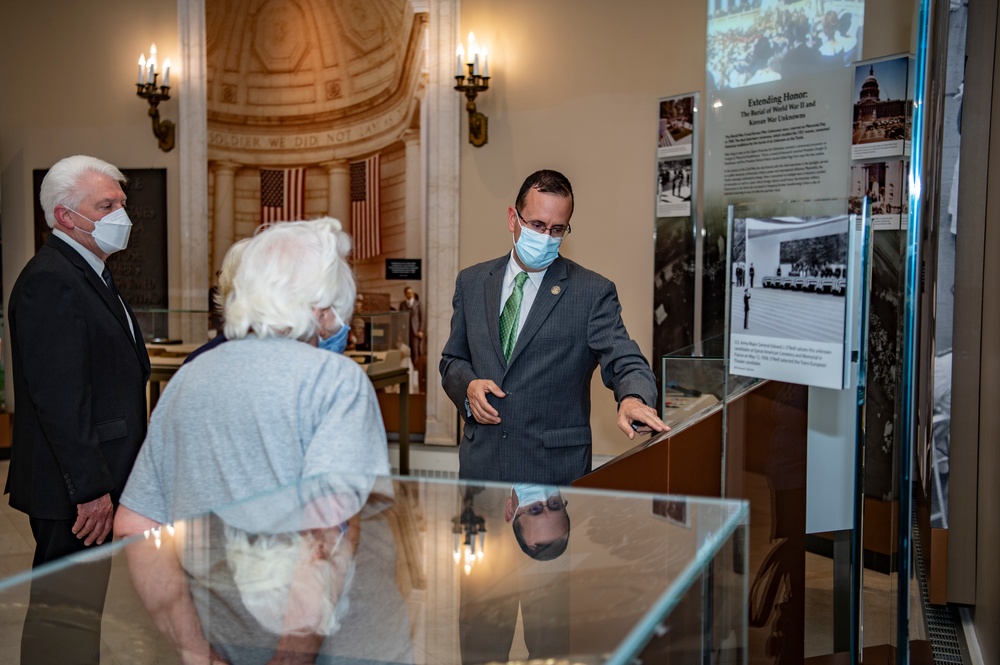 Defense POW/MIA Accounting Agency Participates in a Public Wreath-Laying at the Tomb of the Unknown Soldier