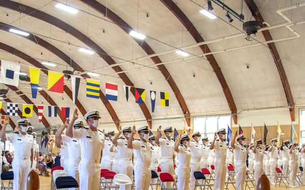 210806-N-YF306-0070 NEWPORT, R.I. (Aug. 6, 2021) Officer Candidates Administered Oath of Office