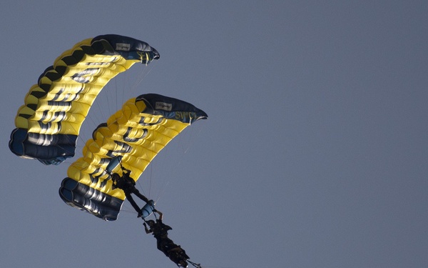 US Navy Leap Frogs Jump Over Central Park